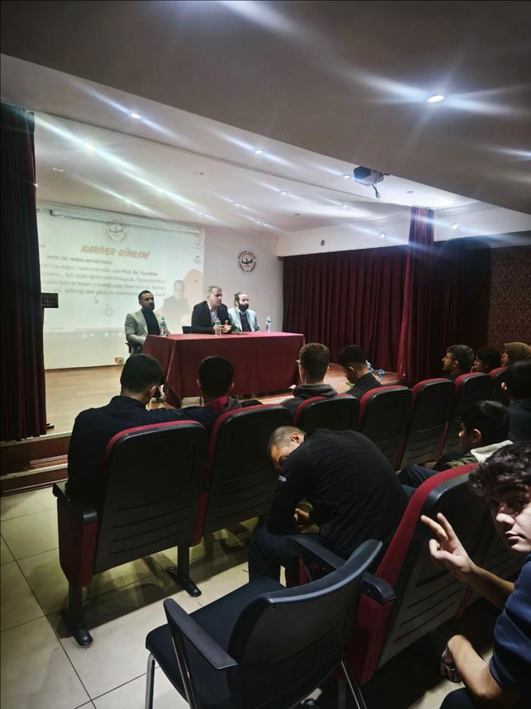 ogretim-uyemiz-prof-dr-nurullah-agitoglu-sirnak-lisesinde-kariyer-gunleri-programi-cercevesinde-og